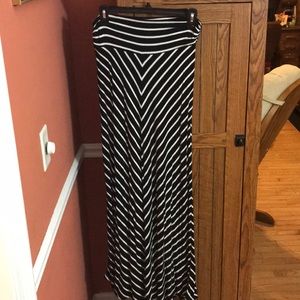 black and white v- stripped maxi skirt
